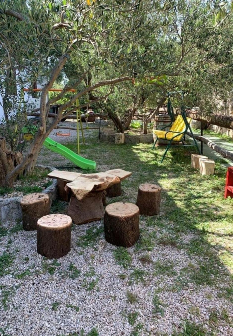 Apartments Antisa - With Playground Tučepi Exteriör bild